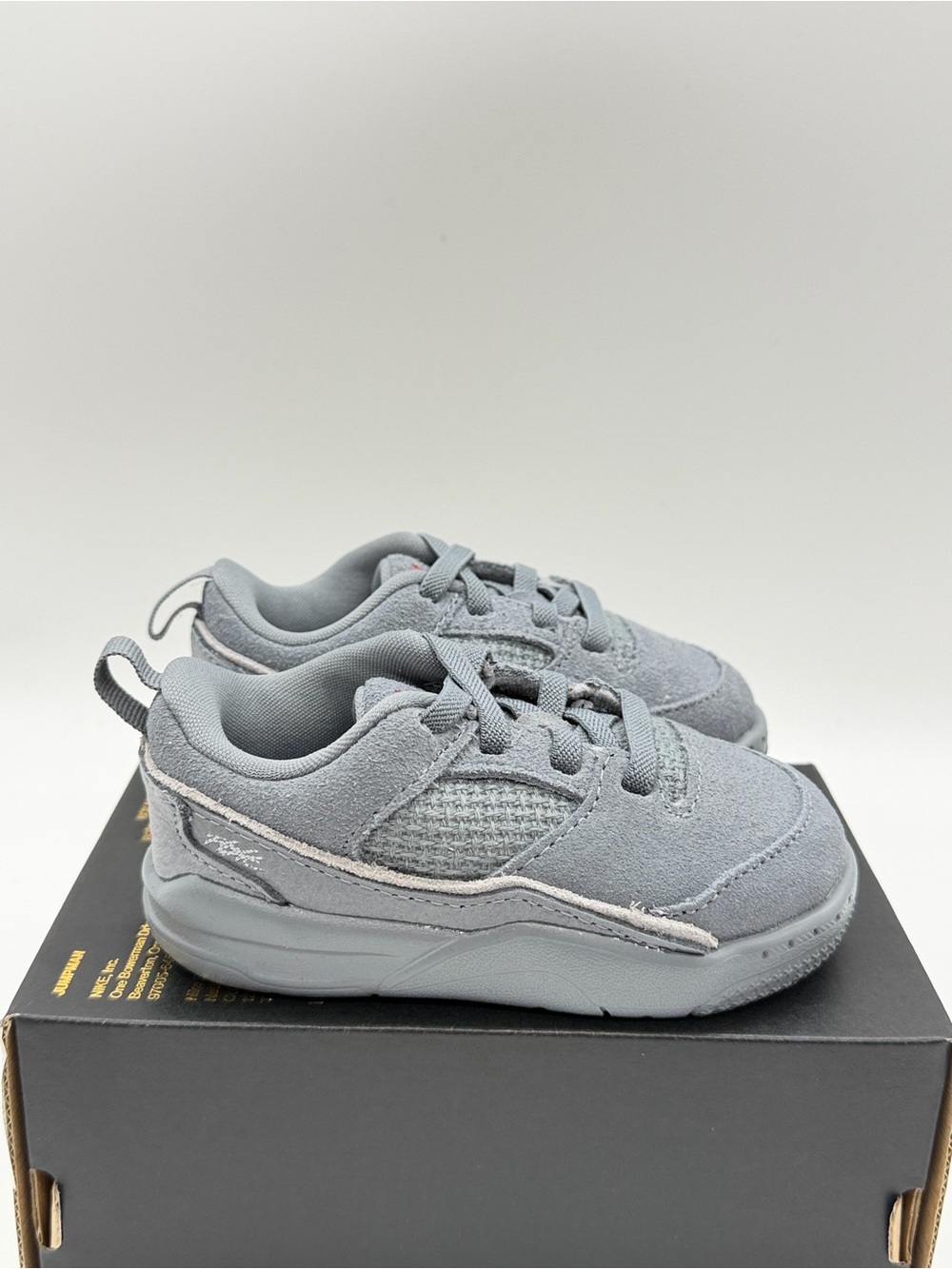 Jordan Flight Court TD Cool Grey HF3331-007 Size 6C